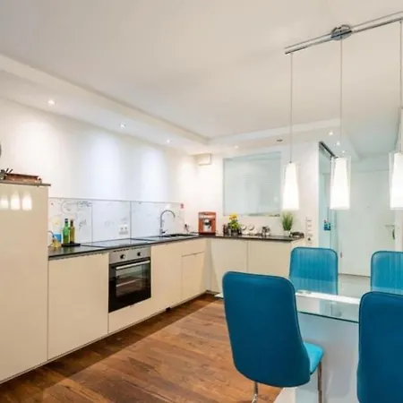 Apartment Chic Metrostation